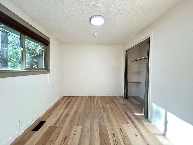 Second bedroom.