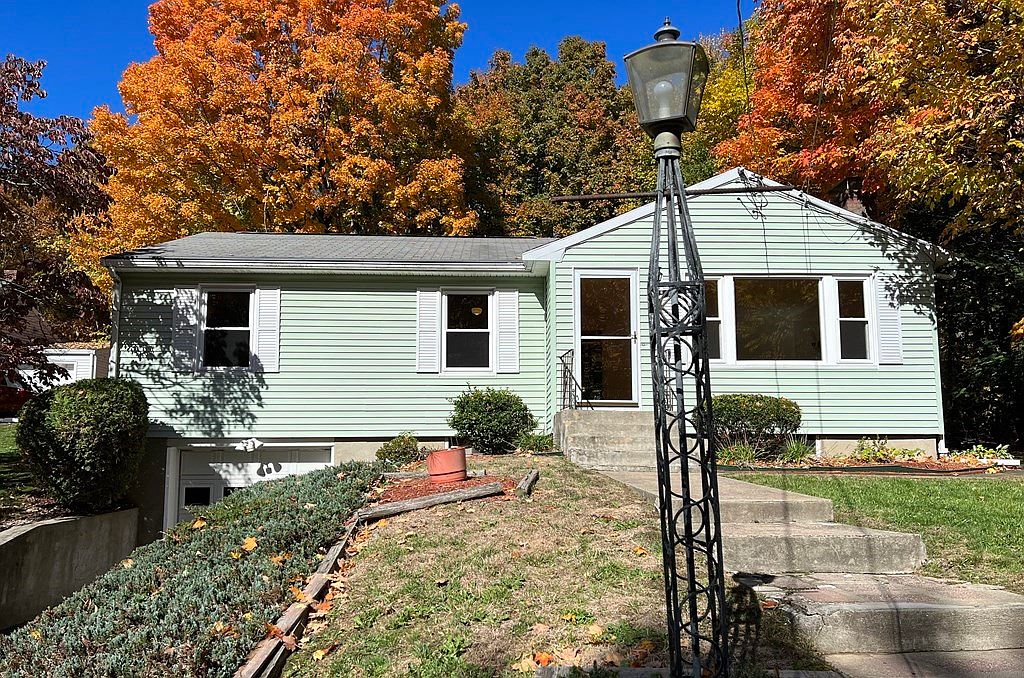 59 Russell St, Woburn, MA 01801 Zillow