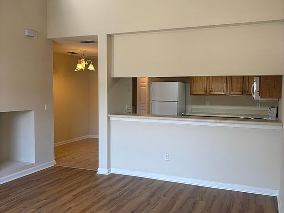 4th image of 4434 Gearhart Rd APT 5204