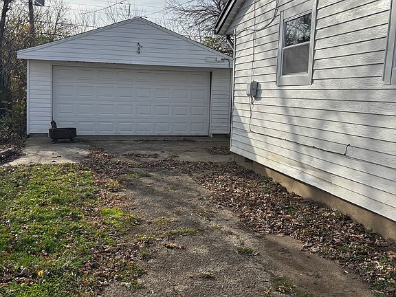 4th image of 3908 Yellowstone Ave