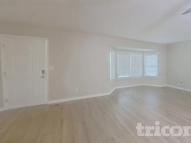 120 Elberta Dr — Photo 3