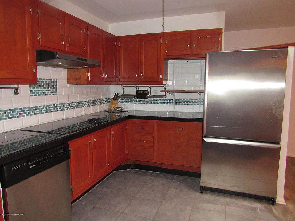 1st image of 5 Buckingham Dr #B