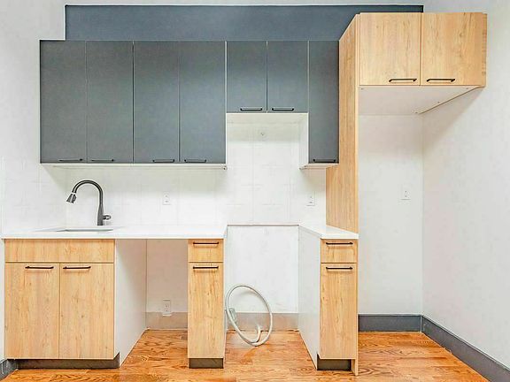 5th image of 895 Willoughby Ave #1A
