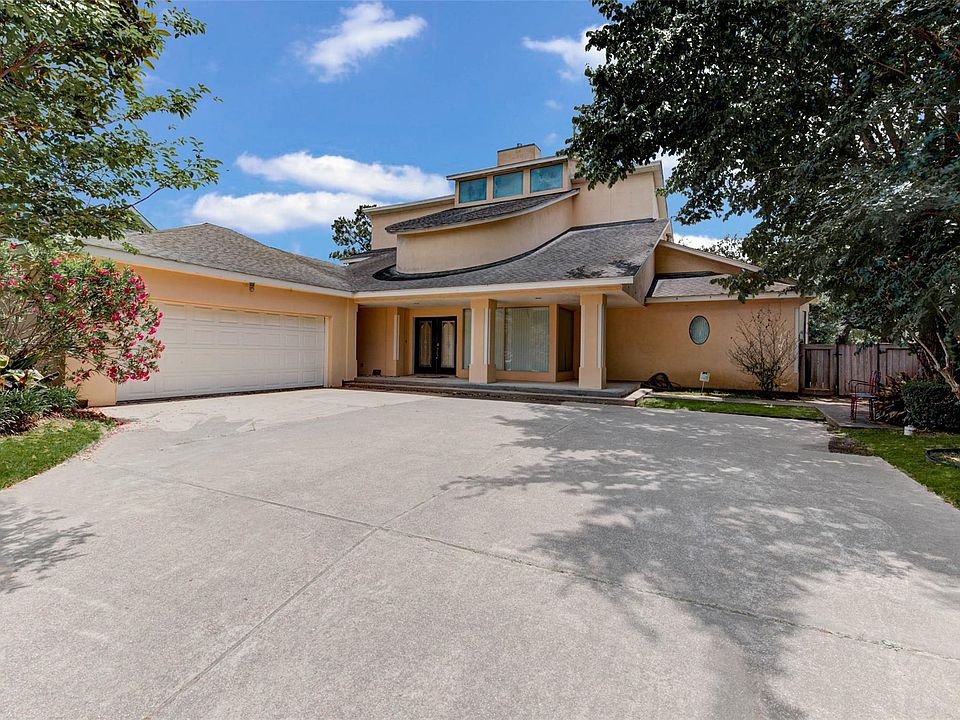 1st image of 4003 E Valley Dr