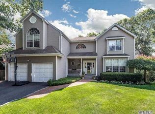 4 Mayflower Ct, Centerport, NY 11721