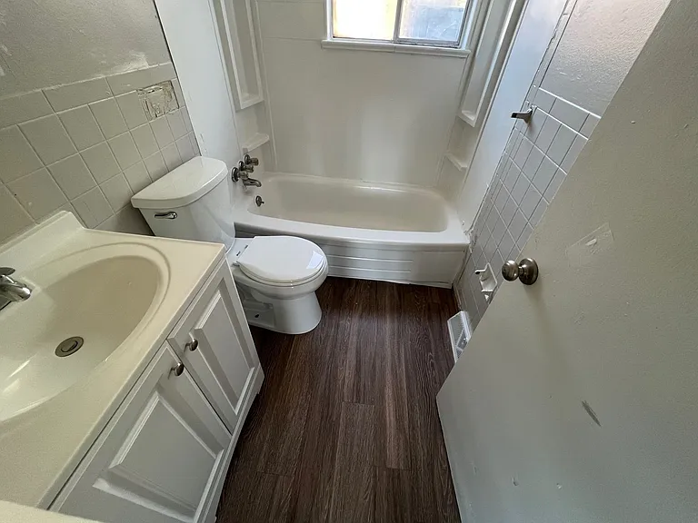 Highland Square Apartments — Photo 10