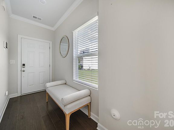 3rd image of 660 Citriadora St