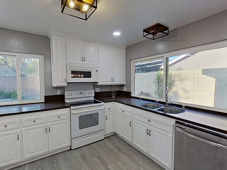 6661 Wrenfield Dr — Photo 10