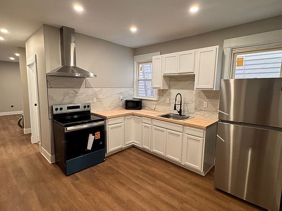 2nd image of 673 Myrtle Ave APT 1