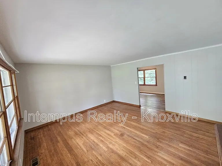2000 Nandina Dr — Photo 3