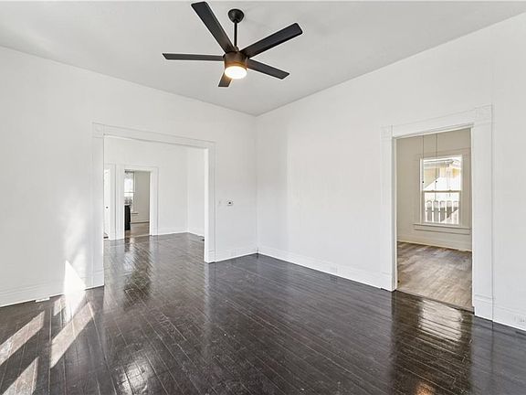 4th image of 426 Benton Ave