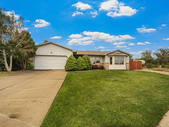 17 Carefree Ln, Pueblo, CO 81001