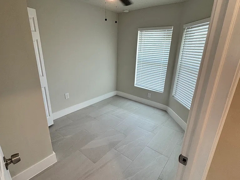 738 Gilbert Ave S — Photo 3
