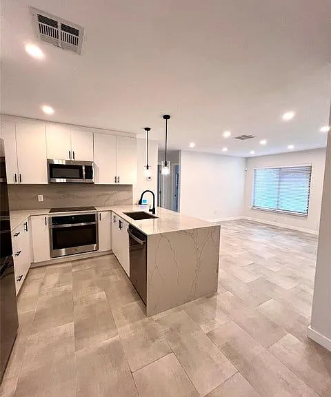 4680 NE 5th Ave — Photo 13