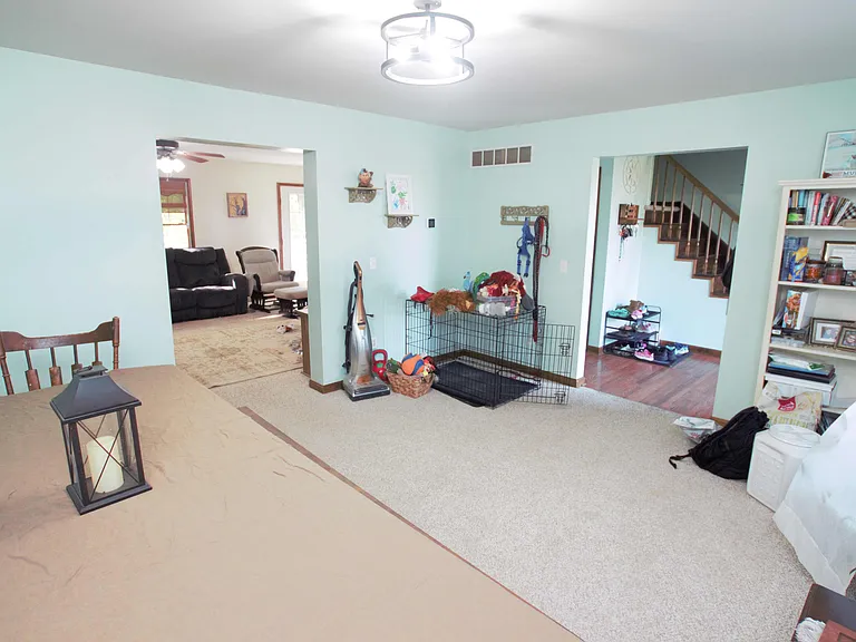 98 Thorndale Cir — Photo 15