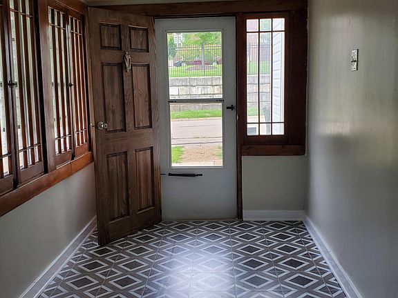 Main Entrance- Large Mud Room or Play Area Freshly Painted, New Flooring