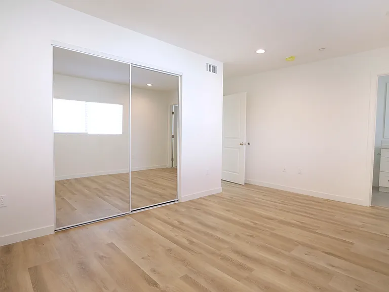 6936 Hazeltine Ave — Photo 11