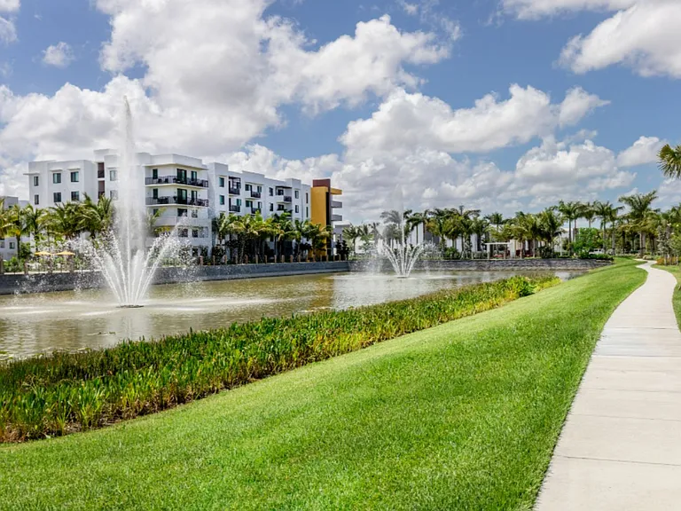 Uptown Boca Villas — Photo 60
