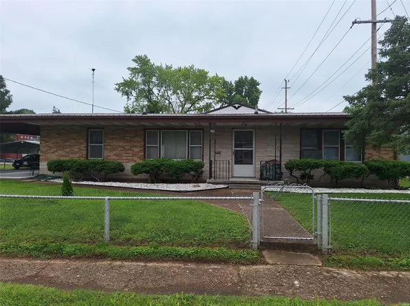 109 E Kelley St, De Soto, MO 63020