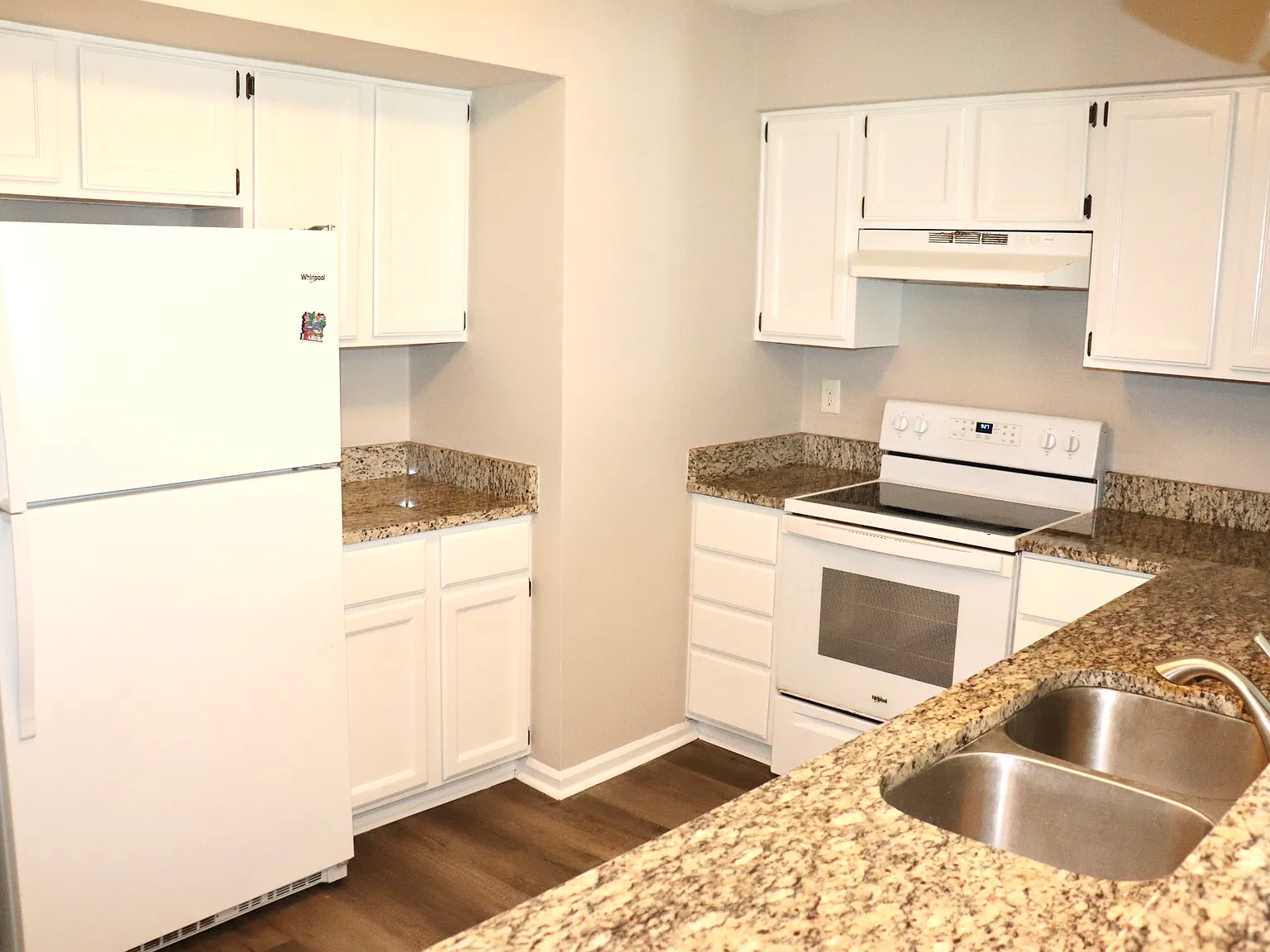 3 bed, 2.5 bath, 1584 sqft, $2,500 — Photo 2