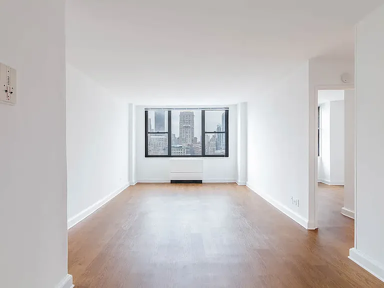 240 E 27th St #4N — Photo 8