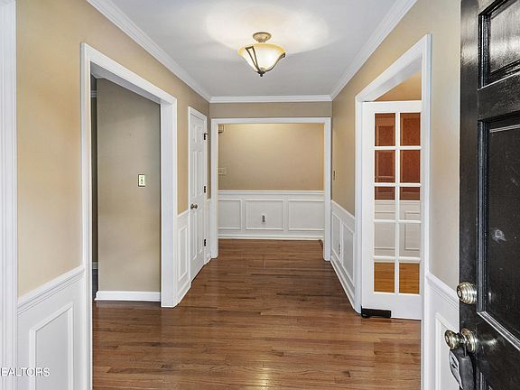 3rd image of 10825 Farragut Hills Blvd