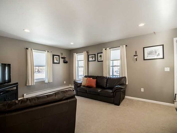 3rd image of 66 Winterberry Dr