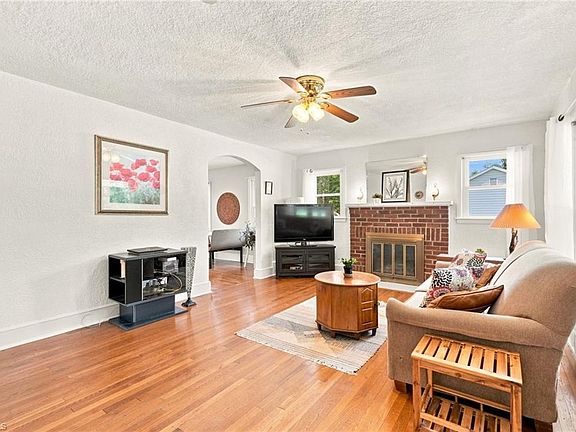 5th image of 109 Sealy Dr