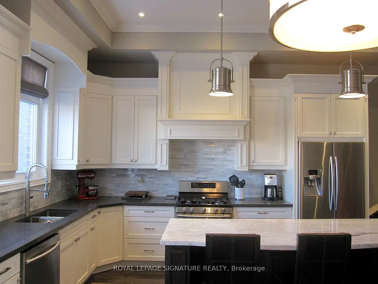 18B Algoma St — Photo 18