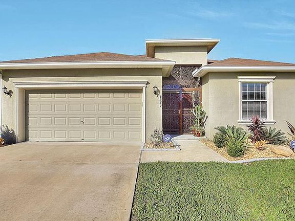 3rd image of 4529 Fairway Oaks Dr