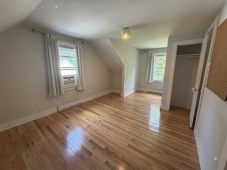 354 N Plain Rd — Photo 12