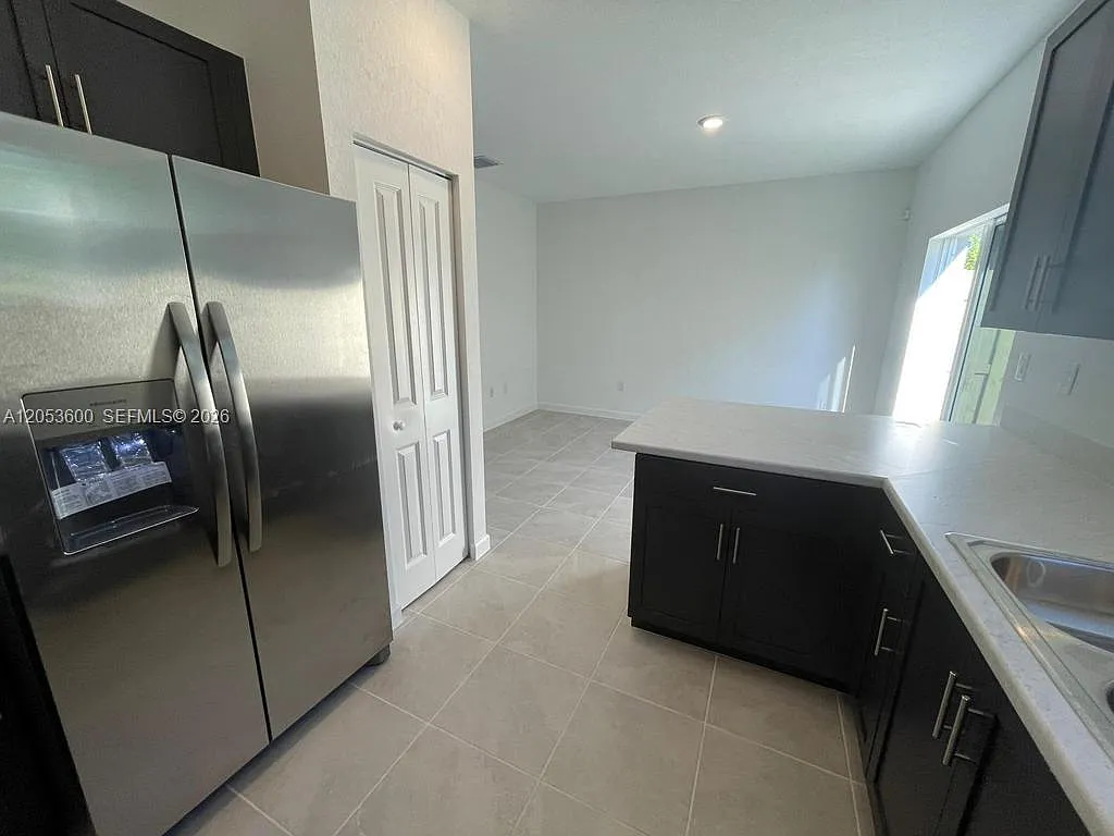Keys Gate Residential — Photo 2