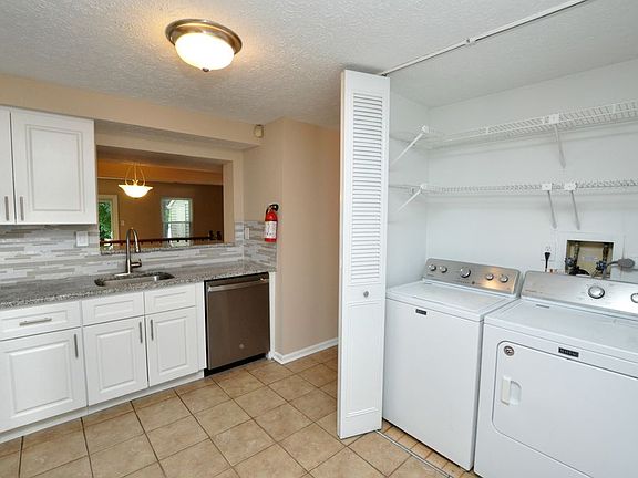 4th image of 23 Waterview Ct