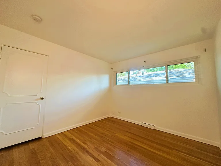 9010 Crawford Ave — Photo 8