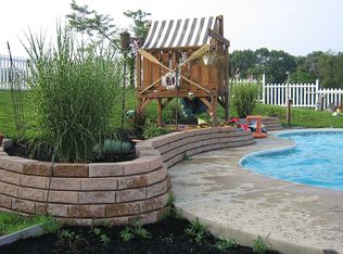 523 Grosstown Rd, Stowe, PA 19464