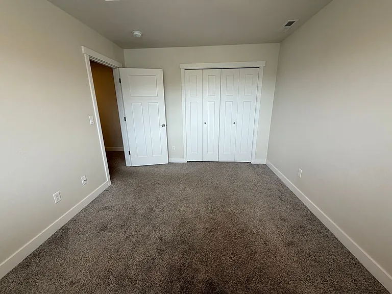 915 N Western Ave — Photo 15