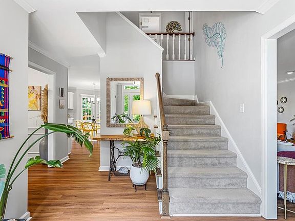 4th image of 4009 Clarendon Ave