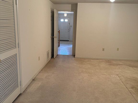 4th image of 402 Fair Oaks Ave