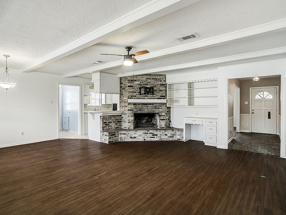 1st image of 330 Kingscourt Dr