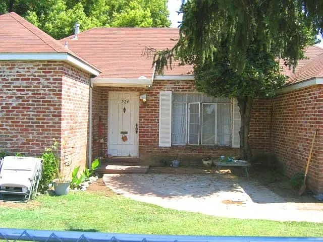924 Franklin Ave photo 1