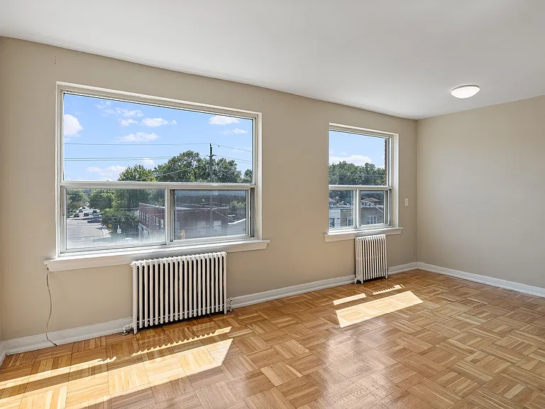2890 Saint Clair Ave E — Photo 5
