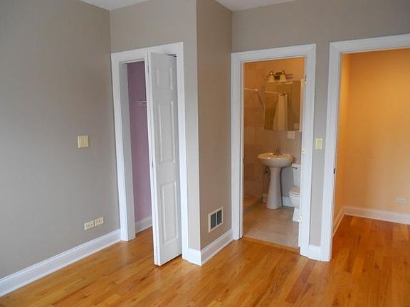 3rd image of 6170 N Winchester Ave #2