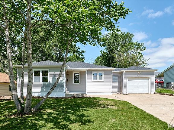 2nd image of 385 Annie Ave
