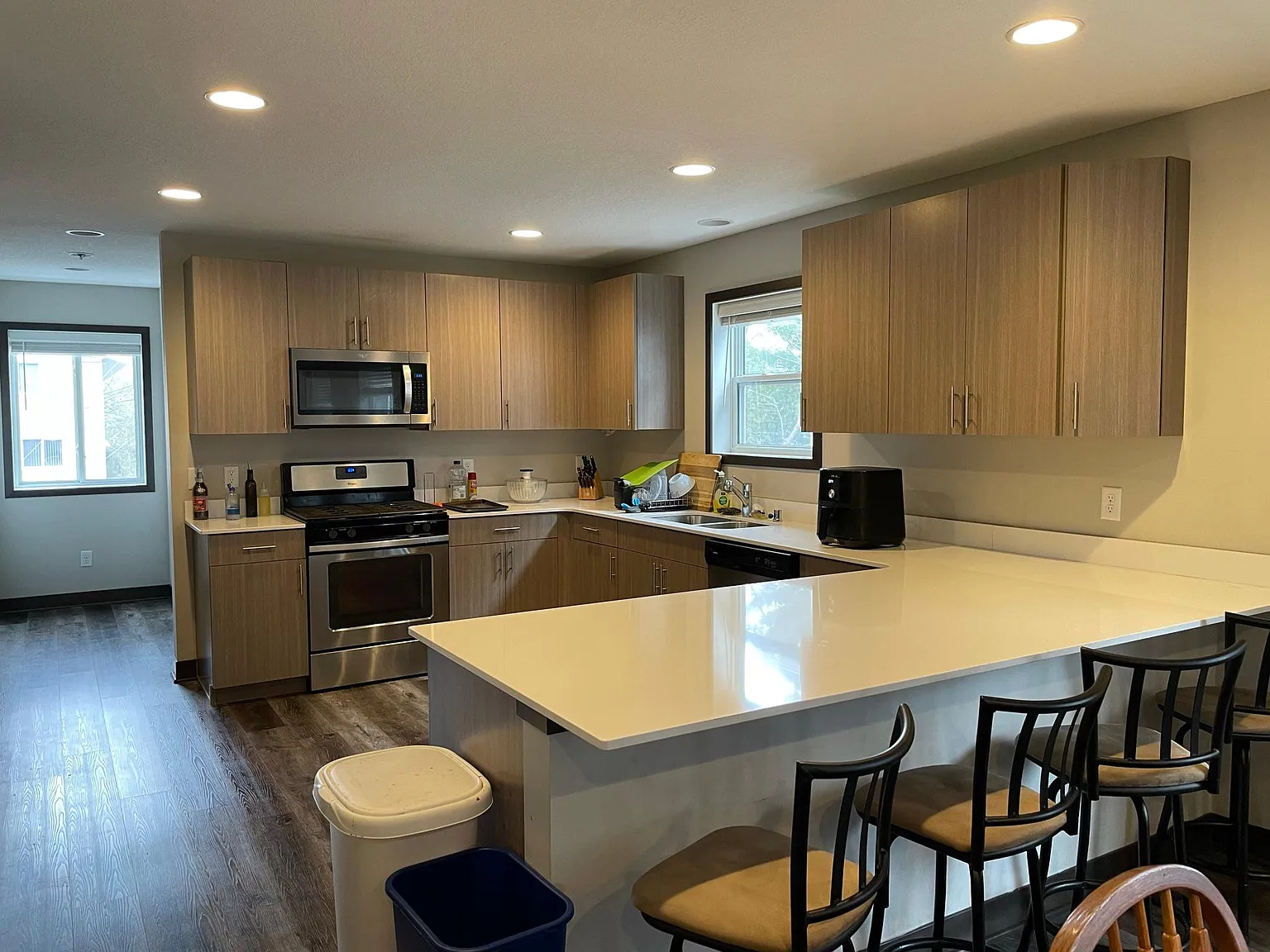 5 bed, 2000 sqft, $3,250 — Photo 4