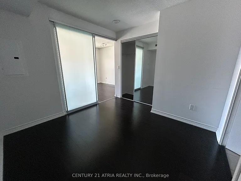 386 Yonge St #1019 — Photo 3