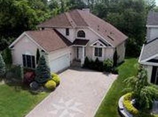 120 E Parsonage Way, Manalapan, NJ 07726