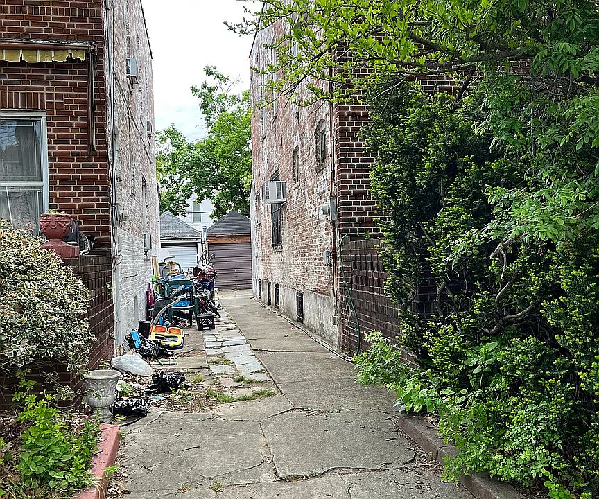 2nd image of 4079 Bedford Ave