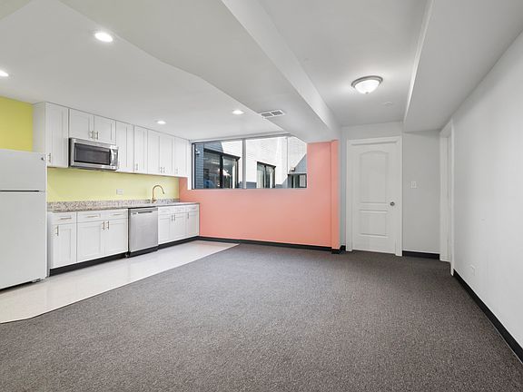 4th image of 2945 W Peterson Ave #107
