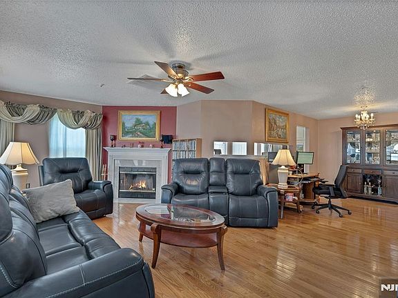 5th image of 72 Marrow St #3101