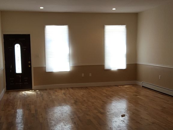 3rd image of 3206 Olinville Ave